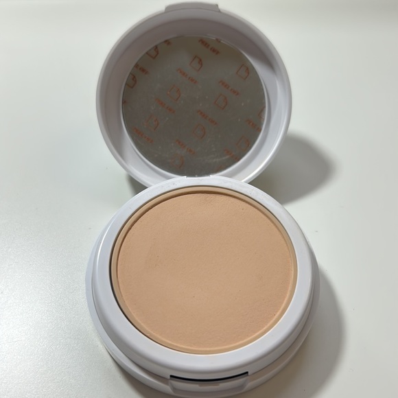 J.cat Compact Powder Foundation - Picture 2 of 5